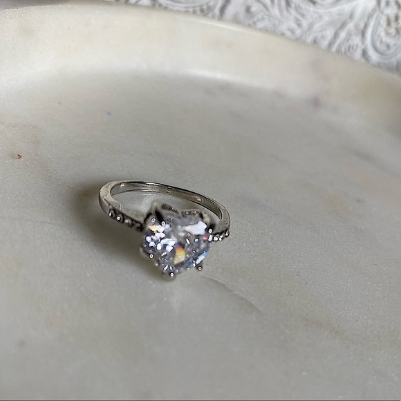 HEART Shaped Ring Size 7 - Picture 2 of 7
